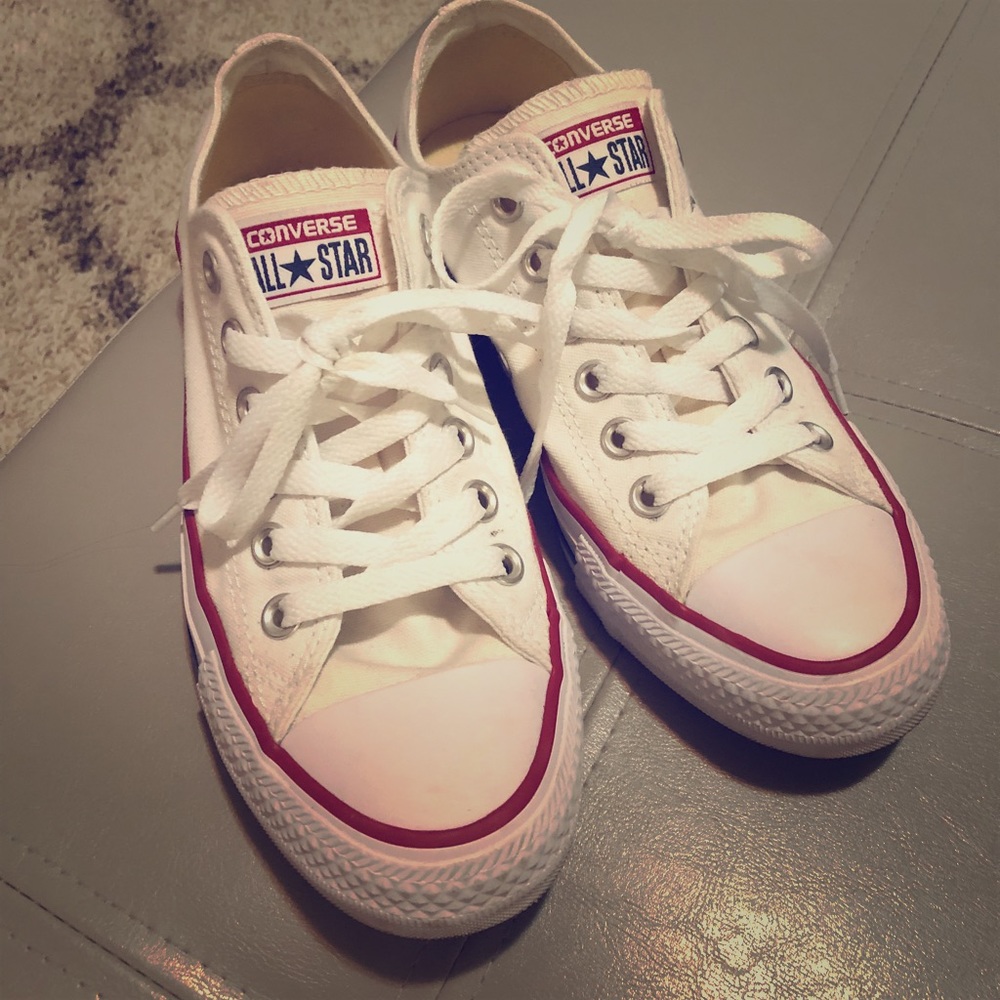 Size 7 White Converse All Stars